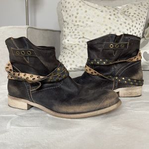 Cordani leather booties. Distressed. Size 39.